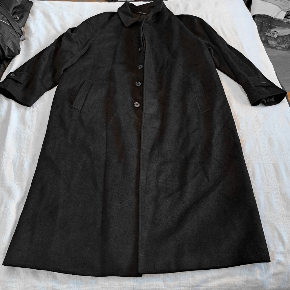 Milano Galleria Cashmere men's size US size 50 black full length coat, EUC